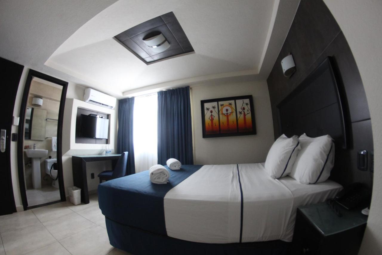 Hotel Portonovo Plaza Malecon Puerto Vallarta Bagian luar foto