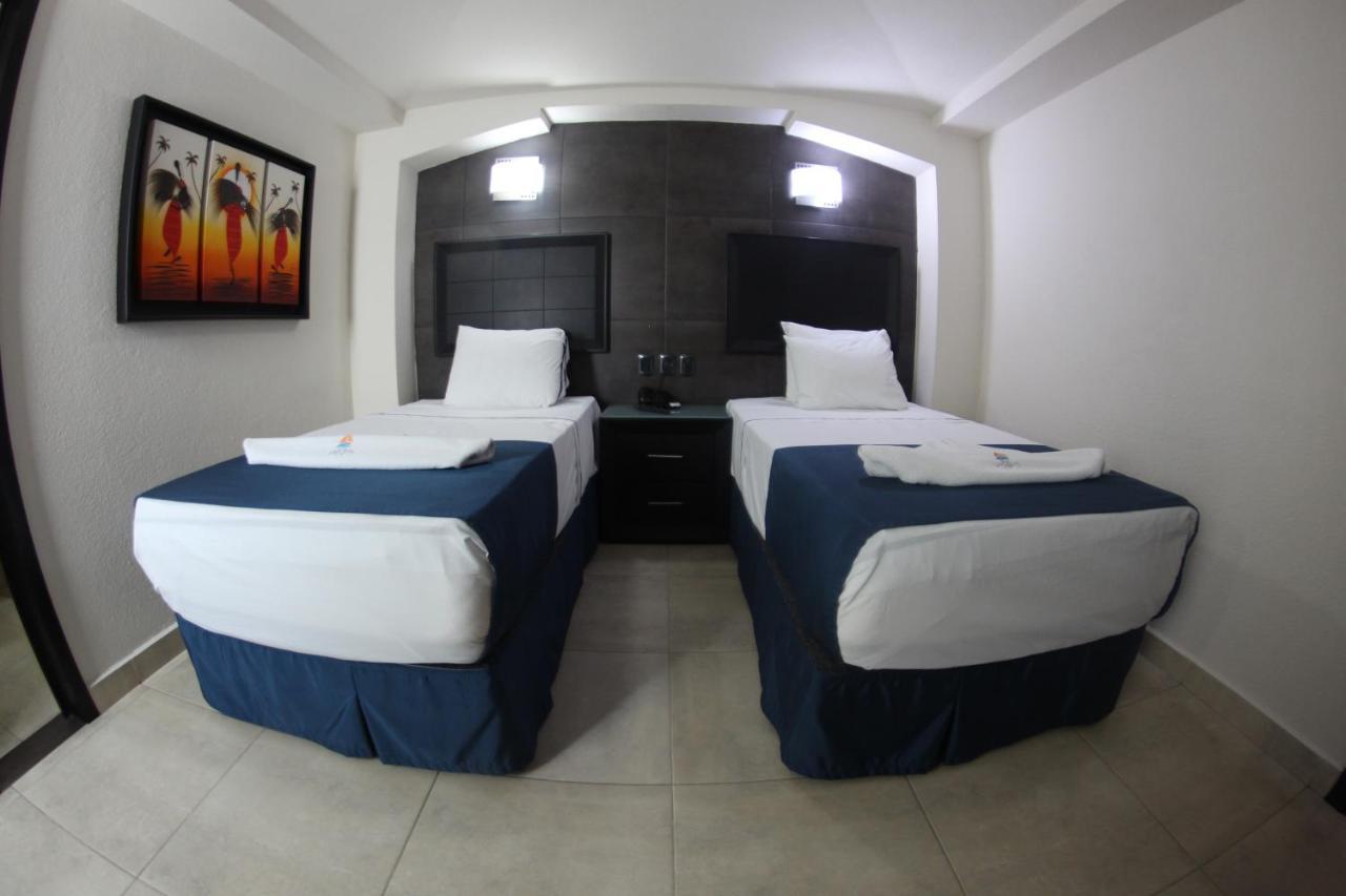 Hotel Portonovo Plaza Malecon Puerto Vallarta Bagian luar foto